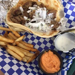 Gyro sandwich, no tomato + fries + harissa aioli