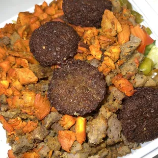 Chicken or lamb with 4 pcs of falafel (rice &amp; salad)