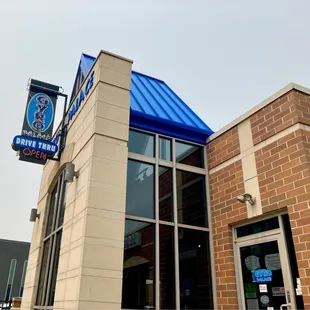 the outside of a restaurant