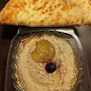 Hummus plate with pita bread