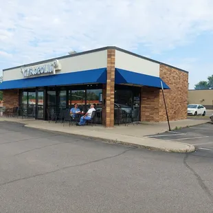 the outside of a restaurant