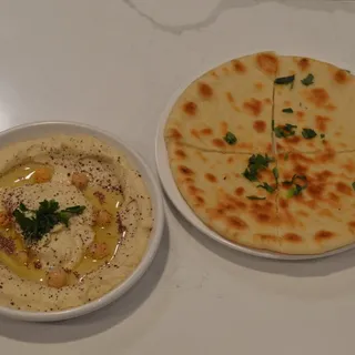 Classic Hummus with Pita Bread (Vegan)