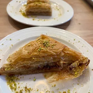 Nutella Baklava (1 Triangle)