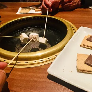 So cool cooking  Chocolate s&apos;mores.