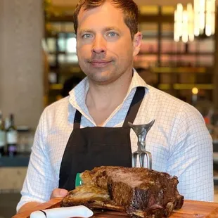 Henrique Huyer, the founder of H&amp;H, personally served us delicious beef short ribs!