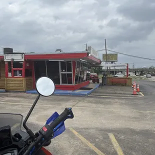 Drive thru and walk up order window. Patio on the back side.