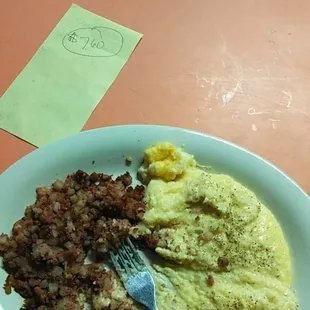 Corn beef, grits and horrible service