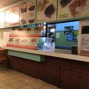 the inside of a fast food restaurant