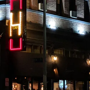 Hip and trendy ktown / downtown vibes.