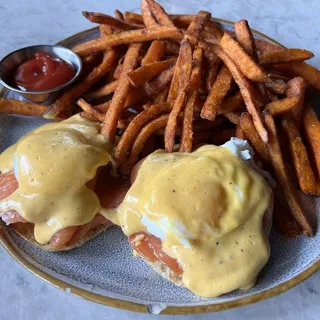Eggs Benedict *Made With Organic Eggs*