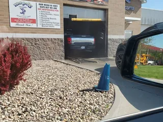 Mojo's Full Service Car Wash