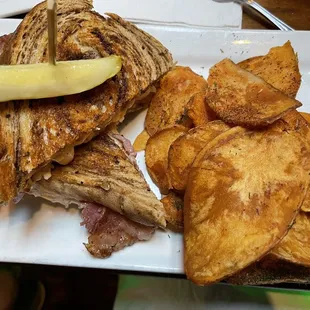 Rueben and chips