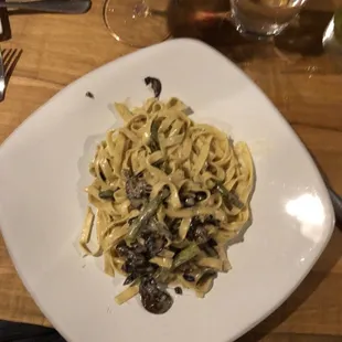 Fettuccini w/ mushrooms and asparagus