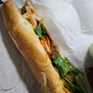 Charbroiled pork Bahn mi