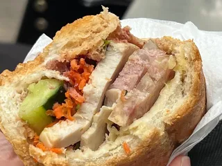 Que Huong Vietnamese Deli