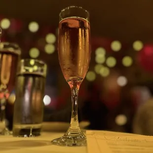 Complimentary Rose&apos;