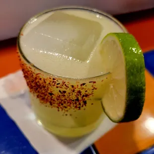 a margarita with a slice of lime