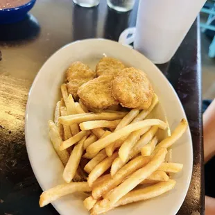 Kids Chicken Plate (nuggets)