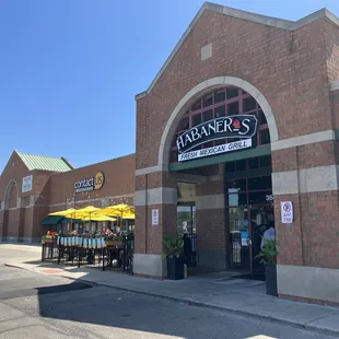 the entrance to habaneros fresh mexican grill