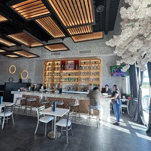 Bar / interior seating