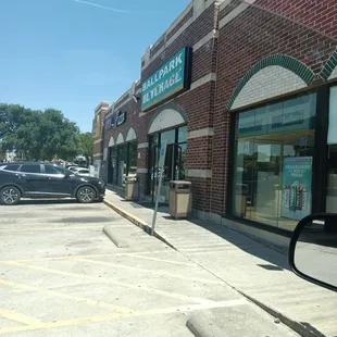 the outside of a restaurant