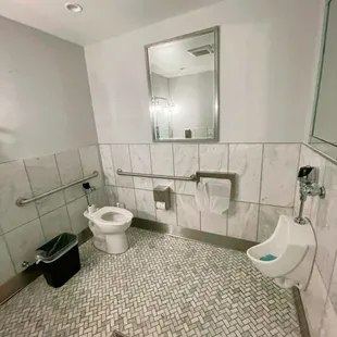 Clean uni bathroom