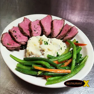 ous Vide #Sirloin served with #Idaho smashed #potatoes , Sautéed #vegetables &amp; #Peppersauce  #lakenormaneat #lkn #wine #beer #dinein #take