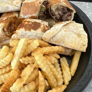 Beef shawarma sooo fire ask for the special sauce !