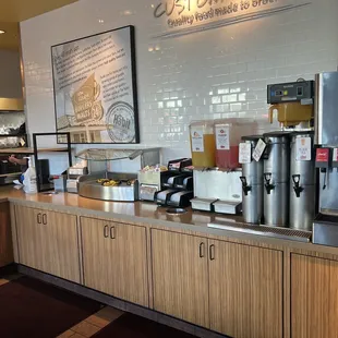 Toppings, utensils, sauces, etc.