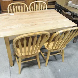 New dinning room table and chairs!
