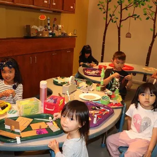 Creating and imagining at Habitot's Imagination Station