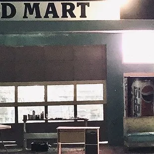 Frontside of HACHITA FOOD MART (this is at the Southern terminus of the USA CDT), open every day of the week, (07:00-22:00).