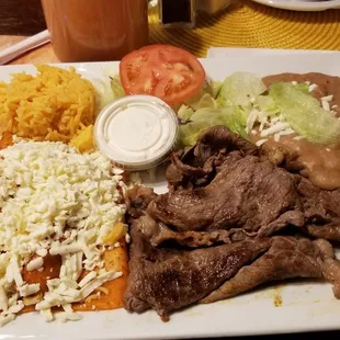 Enchiladas callejeras with bistec