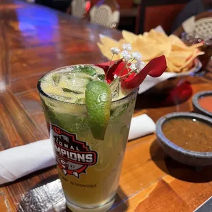 nachos, drink
