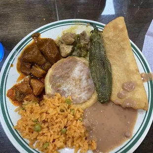 Chile Colorado, arroz y frijoles, chile verde