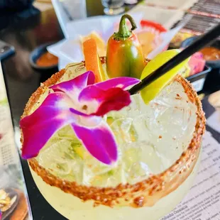 a close up of a margarita