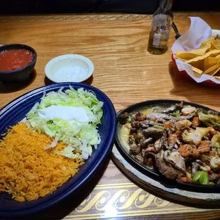 our freshly made Mexican Platter should be your go-to order! https://bit.ly/38xf3vT Use Code GET15 . #foodie #food #haciendacoyotesgrill