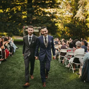 Congratulations! The joyous moment of concluding ceremony and saying "I Do".