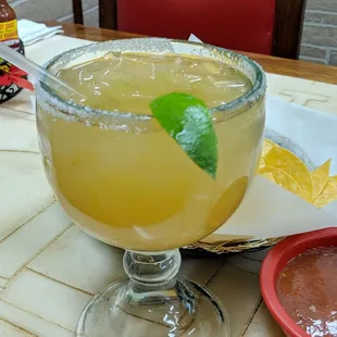 a margarita in a glass