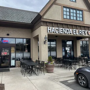 the outside of a restaurant