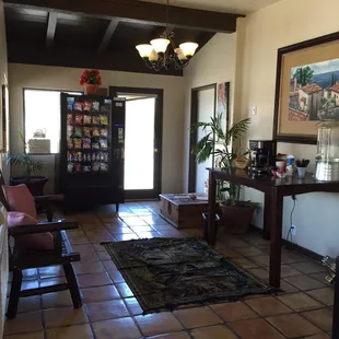 Complimentary coffee &amp; breakfast