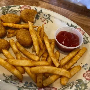 Kids chicken nugget meal