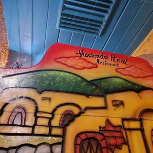 Plexiglass between booths as a covid precaution! Loves it!