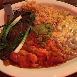 Closeup of the "Tierra Y Mar!"...