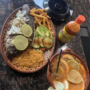 Rica mojarra acompañada con una cazuelita!