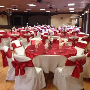 Beautiful table settings for special events. Call today and tell us what you're looking for!