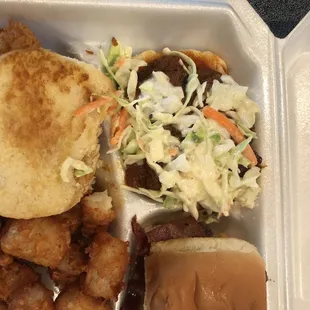 Pulled pork slider with coleslaw