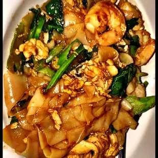 Flat Noodles w/Chicken &amp; Shrimp