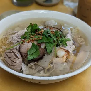 HOANH THANH MI HAI KY (House Special Wonton Egg Noodle Soup) w/ THIN noodles