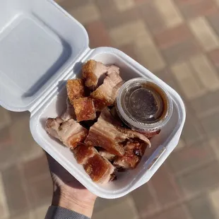 ig: @whatsviveating  |  roast pork/heo quay